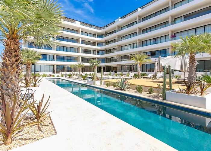 Of Tezal | 3br Arch Views, Pools, Sleeps 8 Holiday home *